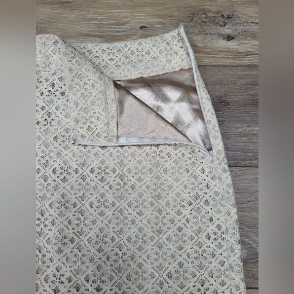 LOFT cream colored lace skirt size 2 - Picture 10 of 10